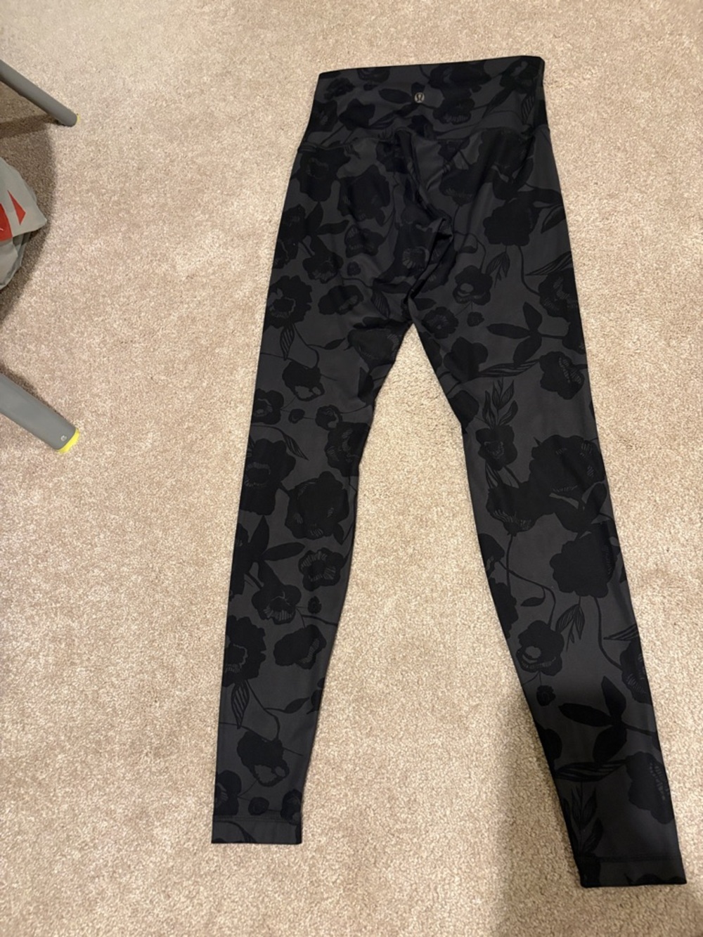 Lululemon Black and Gray Floral Print High-Waisted full length legging size 8 - Picture 3 of 3